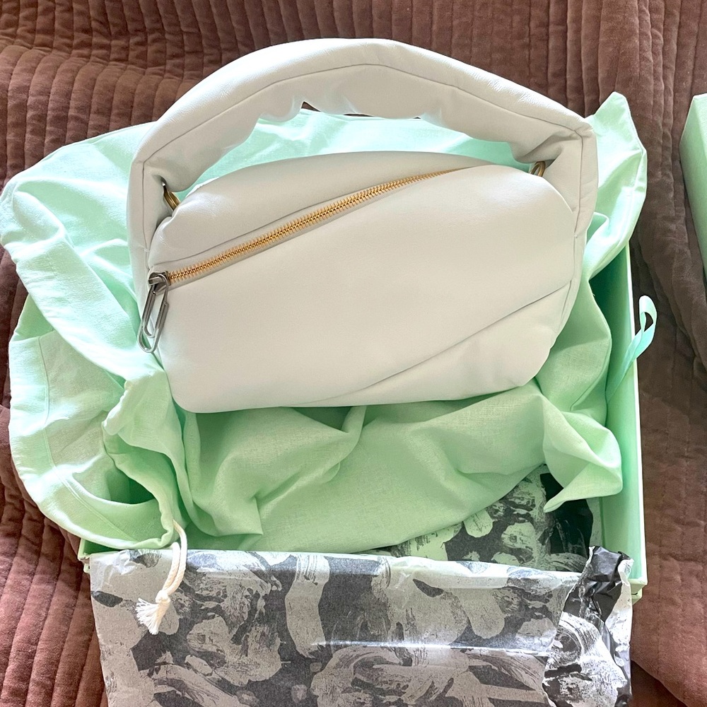 Off-white pump pouch bag